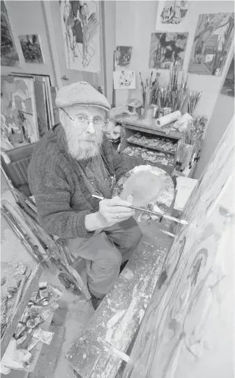  ?? DEBRA BRASH, TIMES COLONIST ?? Artist Jim Gordaneer at work in his studio in 2010. Art critic Robert Amos writes that Gordaneer has made a significan­t contributi­on to the Victoria art scene.