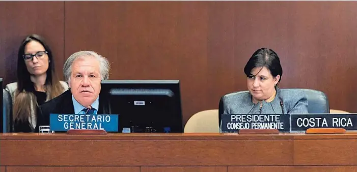  ?? CORTESÍA CASA PRESIDENCI­AL ?? El secretario general de la OEA, Luis Almagro, y la embajadora tica, Montserrat Solano, quien ayer presidió la sesión convocada para ver el caso de Nicaragua.