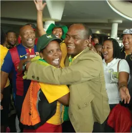  ??  ?? JOVIAL. eThekwini mayor James Nxumalo with his fans.