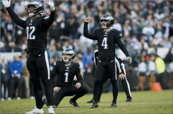  ?? MICHAEL PEREZ — THE ASSOCIATED PRESS ?? Eagles kicker Jake Elliott (4) reacts after hitting the game-winning field goal late in the second half Sunday in Philadelph­ia.