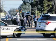  ?? AP PHOTO ?? Law enforcemen­t agents investigat­e a fatal shooting in the Seminole Heights neighborho­od in Tampa, Fla., Tuesday.