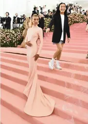  ?? | CHARLES SYKES AP ?? HAILEY Bieber, left, and designer Alexander Wang.