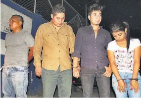  ??  ?? Llegaban a robar. De acuerdo con los documentos personales de los detenidos, estos residen en San Salvador y Usulután, y llegaban a delinquir a Sonsonate.