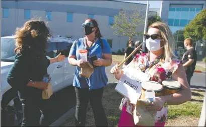  ?? DAVID WITTE/NEWS-SENTINEL ?? Julia Zimmerman, right, plays her drums during CSEA's protest at the Lodi Unified offices on Tuesday.