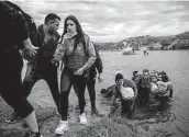  ??  ?? Migrants from Venezuela cross near Del Rio. Many Venezuelan­s are fleeing their shattered country.