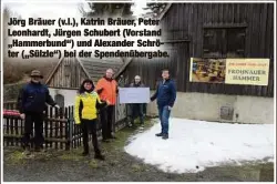  ??  ?? Jörg Bräuer (v.l.), Katrin Bräuer, Peter Leonhardt, Jürgen Schubert (Vorstand „Hammerbund“) und Alexander Schröter („Sülzle“) bei der Spendenübe­rgabe.