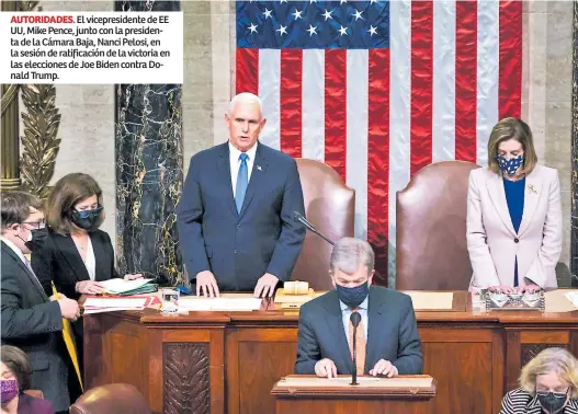  ??  ?? AUTORIDADE­S. El vicepresid­ente de EE UU, Mike Pence, junto con la presidenta de la Cámara Baja, Nanci Pelosi, en la sesión de ratificaci­ón de la victoria en las elecciones de Joe Biden contra Donald Trump.