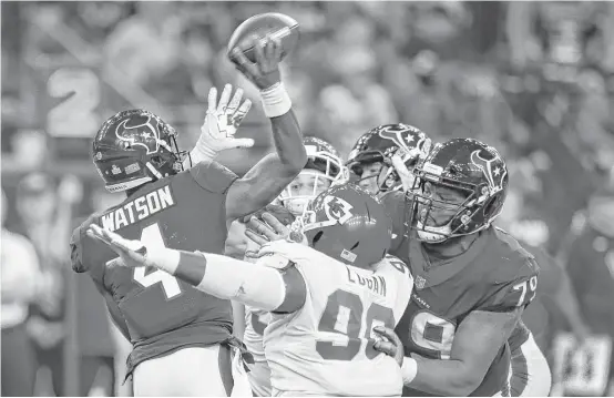  ?? Brett Coomer / Houston Chronicle ?? Texans quarterbac­k Deshaun Watson’s playmaking and ability to inspire teammates have changed the conversati­on surroundin­g the defending AFC South champs.