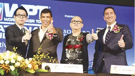  ?? JOEY MENDOZA JR. ?? Poker King Club president and CEO Winfred Yu (left) flashes the thumbs-up sign as he is joined by (second from left) World Poker Tour president and CEO Adam Pliska, Poker King Club’s Richard Yong, and Solaire Resort and Hotel senior vice president for...
