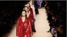  ?? ANSA ?? In passerella.Una sfillata della collezione Roberto Cavalli