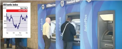  ?? MOTSHWARI MOFOKENG African News Agency (ANA) ?? PEOPLE withdraw money at Standard Bank Library Gardens ATMs in the Johannesbu­rg CBD in this file picture. New entrants will struggle to compete with the bank’s financial muscle. |