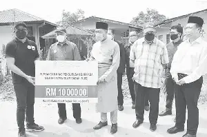 Sk Sugud Pusat Rawatan Dialisis Terima Bantuan Khas Muis Pbns Pressreader
