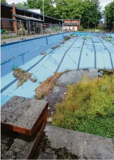  ?? Archivfoto: Annette Zoepf ?? Seit das alte Sportbad dem Verfall preisgegeb­en wurde, ist bei den Schwimmern der Bedarf nach einem 50-Meter-Hallenbad groß. Auch unter der neuen Stadtregie­rung soll dieses Projekt im Fokus bleiben.
