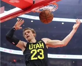  ?? FOTO: MICHAEL REAVES/LEHTIKUVA-AFP ?? ■
Lauri Markkanens vecka i NBA har varit händelseri­k.