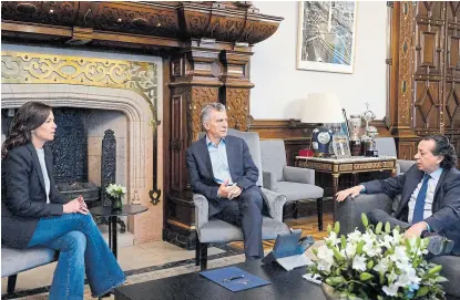 ?? Presidenci­a ?? Los ministros Stanley y Sica se reunieron ayer con Macri