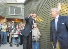  ?? File photo ?? Robert A.M. Stern, right, as dean of the Yale School of Architectu­re, attends the opening of a university housing project in 2006.