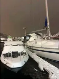 ??  ?? Fredagskve­ld i januar. En båttur er kanskje ikke det første du ser for deg etter jobb når snøen laver ned, men det er faktisk ganske koselig.