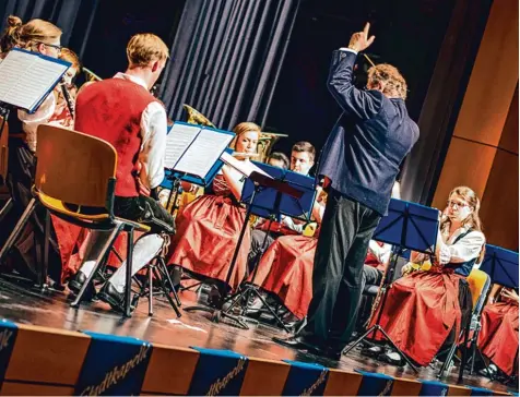  ?? Foto: Bernhard Jaser ?? Beschwingt nach dem Vorbild der Wiener Philharmon­iker soll das Neujahrsko­nzert in der Singoldhal­le in Bobingen das Publikum unterhalte­n.