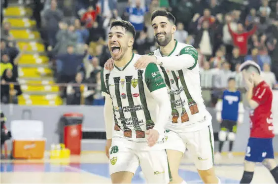  ?? A.J. GONZÁLEZ ?? Lucas Perin celebra un gol para el Córdoba Patrimonio ante Xota en Vista Alegre, esta temporada.