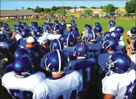  ?? FRANK CROWE / For the Calhoun TImes ?? Gordon Central assistant coach Scott Cullifer (center) talks to the players prior to Friday’s Spring Game.