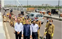  ??  ?? WELL SWEPT Top SMC officials with sanitation workers