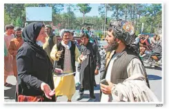  ?? AFP ?? An Afghan woman protester speaks with a member of the Taliban during a protest in Herat yesterday.