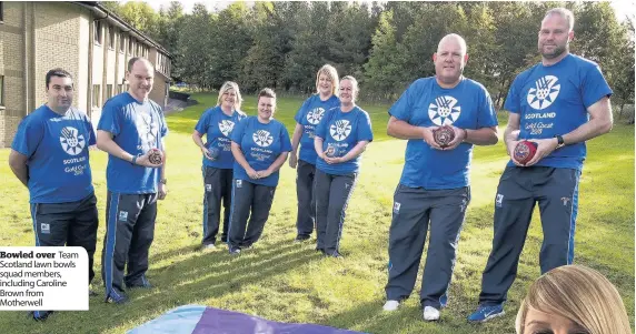  ??  ?? Bowled over Team Scotland lawn bowls squad members, including Caroline Brown from Motherwell