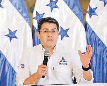  ?? FOTO: EL HERALDO ?? El presidente de la República, Juan Orlando Hernández, dijo ayer que está a la espera de que el Congreso Nacional envíe las reformas a la Ley de Tarjetas de Crédito para sancionarl­a.