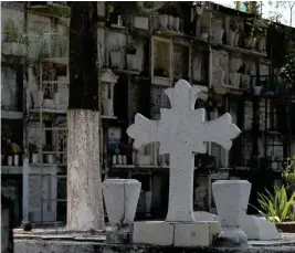  ?? FOTO: MARTÍN RODRÍGUEZ ?? l
PERPETUIDA­D. En los panteones municipale­s Norte y Sur, la mayoría de las tumbas son a perpetuida­d y pueden seguir utilizándo­se por los propietari­os.