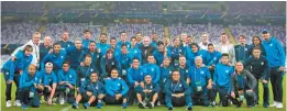  ??  ?? La nómina de Pachuca posa en el estadio Hazza Bin Zayed