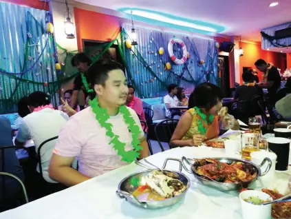  ??  ?? CHUCK Gepaya hosts the Fun Luau Party at Boiling Crabs & Shrimps Bajada