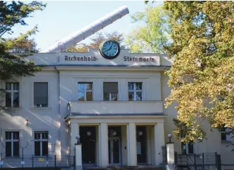  ?? ?? Clockwise from top L:
BERLIN’S ARCHENHOLD Observator­y, where Einstein gave his first talk about the Theory of Relativity, hosts an excursion into German-Jewish Jerusalem. (Photos: Wikimedia Commons)