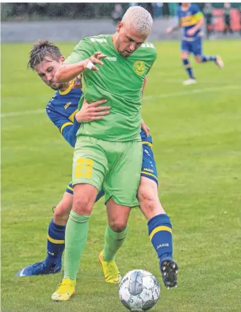  ?? RP-FOTO: HEINZ SPÜTZ ?? Yassine Bouchama (vorne) hatte noch nicht die Gelegenhei­t, sein Können unter Beweis zu stellen.