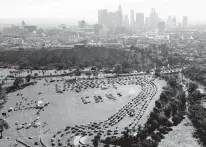  ?? RINGO HWCHIU/ASSOCIATED PRESS FILE ?? Long lines of motorists wait to take a coronaviru­s test at Dodger Stadium in Los Angeles.