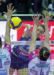  ?? (foto Legavolley) ?? All’attacco Una potente schiacciat­a risolutric­e di Cook nella bella di semifinale