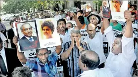  ??  ?? Lawyers and civic rights activists taking part in a protest march, calling on the Government to remove Mohan Peiris as Chief Justice: