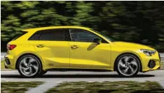  ??  ?? Gelb und giftig: Der Audi S3 stellt den eben erschienen­en Konzernriv­alen VW Golf GTI in den Schatten.