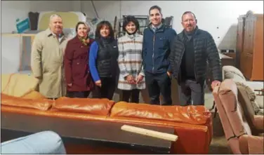  ?? BILL RETTEW JR. – DIGITAL FIRST MEDIA ?? The all-volunteer Community Warehouse Project is collecting furniture and household goods to make empty houses into homes. Pat Bokovitz, left, Catherine Friedman, Glenda Brion, Mary Latoff, Eric Rosle and John Lilley are all lending a helping hand.