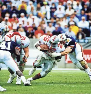  ?? RVR PHOTOS/USA TODAY SPORTS ?? Carlos Snow ranks 12th in school history in career rushing yards (2,999) and led the team in rushing in 1988, ’89 and ’91.