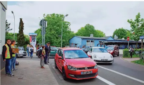  ?? FOTO: HEIKO LEHMANN ?? Blick auf die Elternhalt­estelle am Rotenbühl-Gymnasium.