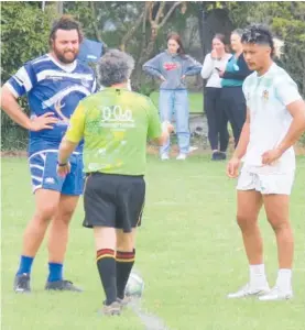  ?? ?? Te Awamutu Sports captain Latrell Smiler-Ah Kiong (right) prepares for the coin toss with Leamington captain James Fraser.