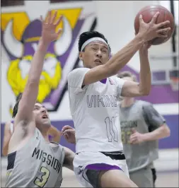  ?? Nikolas Samuels
/The Signal ?? (Above) Valencia senior Dexter Akanno will be a game-time decision for the Vikings before Tuesday’s Division 2A quarterfin­al game against Hesperia in Valencia. (Left)Valencia’s Ben Grant (11) goes for a shot during a game against Mission Prep at...