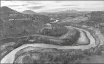  ?? BRIAN VAN DER BRUG/LOS ANGELES TIMES ?? The Klamath River runs free through the former Iron Gate Reservoir, cutting through sediments to the river’s original course in Hornbrook on Feb. 28.