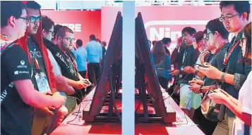  ?? FREDERIC J. BROWN/AFP/GETTY IMAGES ?? Gamers play Super Smash Bros. on Nintendo Switch Wednesday at the 24th Electronic Expo (E3) in Los Angeles. For more coverage on E3, visit thestar.com/ gaming.
