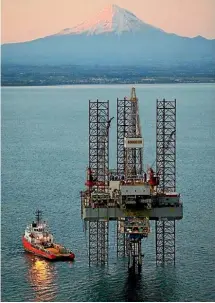  ??  ?? A drilling rig off the Taranaki coast.