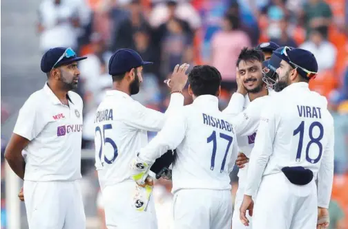  ?? Courtesy: Twitter ?? ↑
Indian players celebrate after the dismissal of an England batsman during the third Test on Thursday.