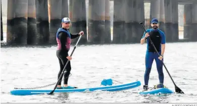  ?? ALBERTO DOMÍNGUEZ ?? Dos onubenses realizan una actividad deportiva en la capital.