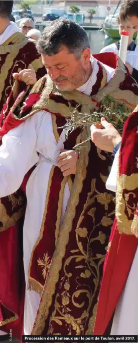  ??  ?? Procession des Rameaux sur le port de Toulon, avril 2017.