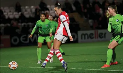  ?? Photograph: Justin Setterfiel­d/Getty Images ?? Caitlin Foord gives Arsenal a first-half lead over HB Køge at Meadow Park.