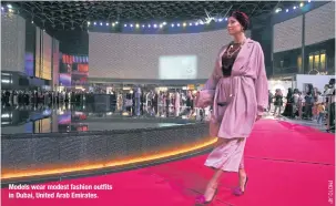  ??  ?? Models wear modest fashion outfits in Dubai, United Arab Emirates.